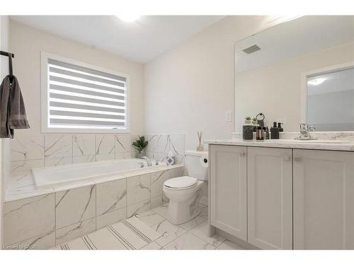 6 Sundin Drive Drive, Caledonia, ON - Indoor Photo Showing Bathroom