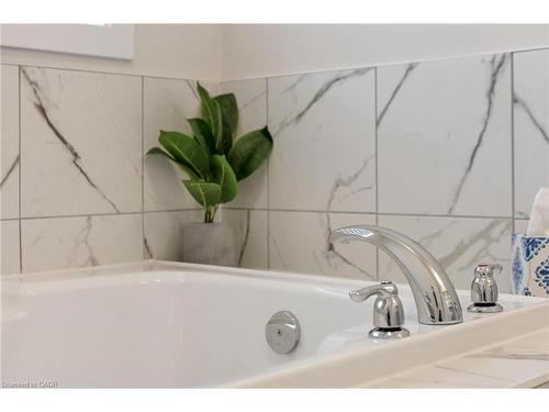 6 Sundin Drive Drive, Caledonia, ON - Indoor Photo Showing Bathroom