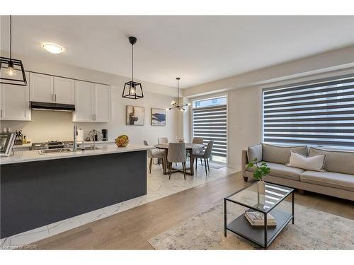 6 Sundin Drive Drive, Caledonia, ON - Indoor Photo Showing Living Room