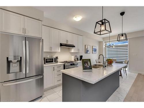 6 Sundin Drive Drive, Caledonia, ON - Indoor Photo Showing Kitchen With Double Sink With Upgraded Kitchen