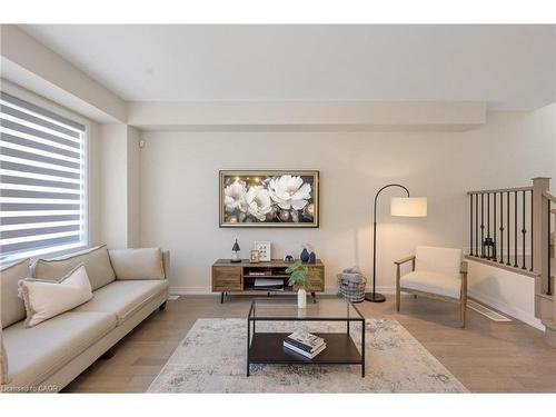 6 Sundin Drive Drive, Caledonia, ON - Indoor Photo Showing Living Room
