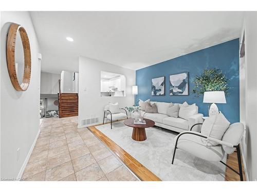 181 Walsh Crescent, Stratford, ON - Indoor Photo Showing Living Room