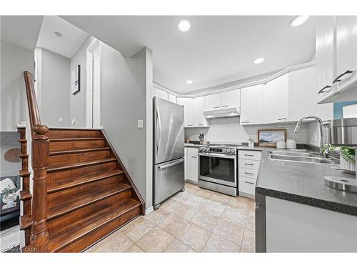 181 Walsh Crescent, Stratford, ON - Indoor Photo Showing Kitchen With Double Sink