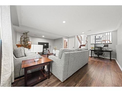 181 Walsh Crescent, Stratford, ON - Indoor Photo Showing Living Room