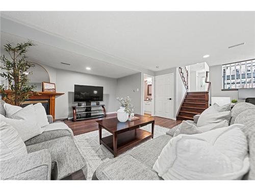 181 Walsh Crescent, Stratford, ON - Indoor Photo Showing Living Room