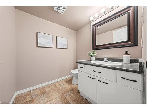 181 Walsh Crescent, Stratford, ON - Indoor Photo Showing Bathroom