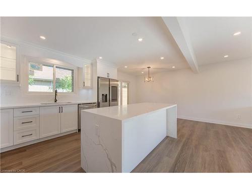 90 Culpepper Drive, Waterloo, ON - Indoor Photo Showing Kitchen With Upgraded Kitchen