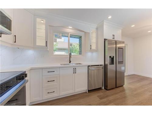 90 Culpepper Drive, Waterloo, ON - Indoor Photo Showing Kitchen With Upgraded Kitchen