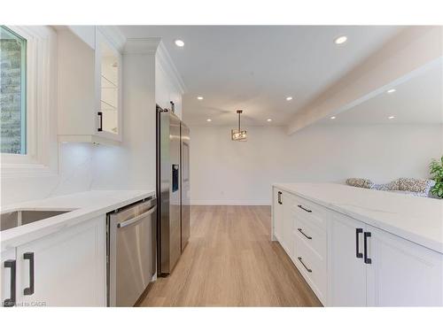 90 Culpepper Drive, Waterloo, ON - Indoor Photo Showing Kitchen With Upgraded Kitchen