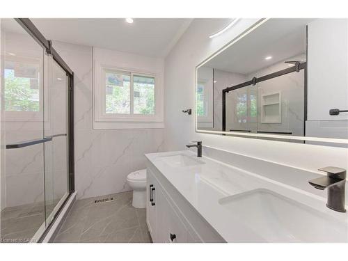90 Culpepper Drive, Waterloo, ON - Indoor Photo Showing Bathroom
