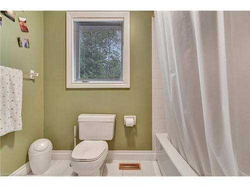 22 Deerpath Court, Cambridge, ON - Indoor Photo Showing Bathroom