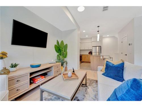 35 Mill Street, Kitchener, ON - Indoor Photo Showing Living Room