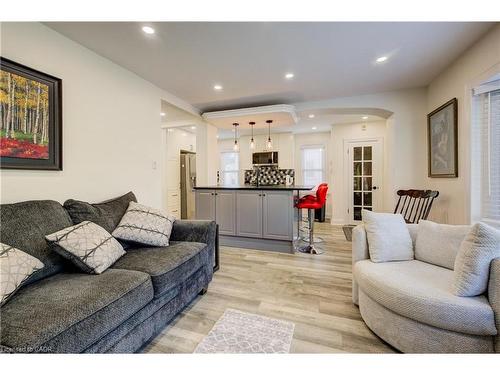 129 Talbot Street, Kitchener, ON - Indoor Photo Showing Living Room