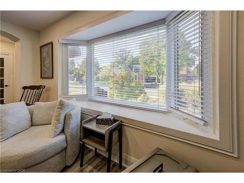 129 Talbot Street, Kitchener, ON - Indoor Photo Showing Living Room