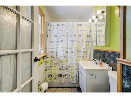 129 Talbot Street, Kitchener, ON - Indoor Photo Showing Bathroom