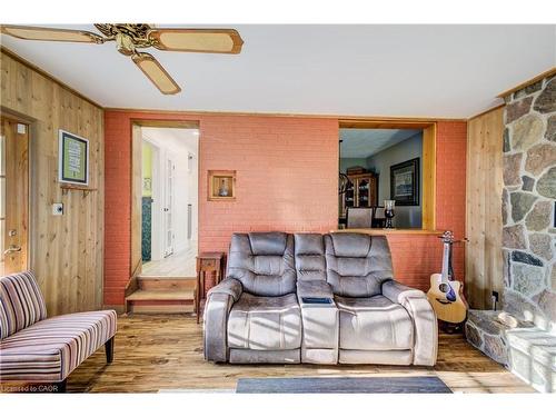 129 Talbot Street, Kitchener, ON - Indoor Photo Showing Living Room