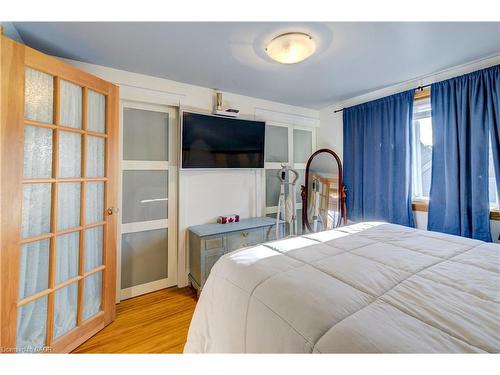 129 Talbot Street, Kitchener, ON - Indoor Photo Showing Bedroom