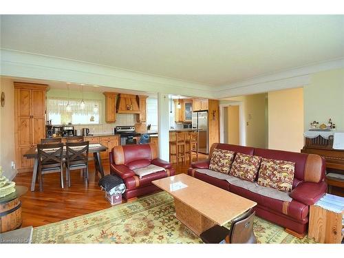 564 Evans Road, Hamilton, ON - Indoor Photo Showing Living Room