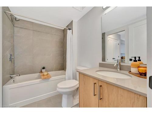 25 Mill Street, Kitchener, ON - Indoor Photo Showing Bathroom