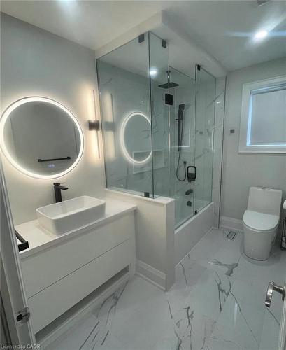 11 Donatello Court, Hamilton, ON - Indoor Photo Showing Bathroom
