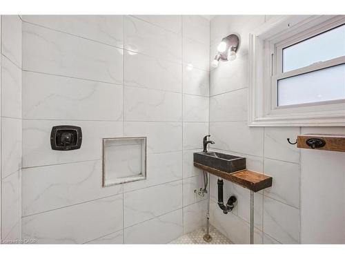 145 Bridgeport Road E, Waterloo, ON - Indoor Photo Showing Bathroom