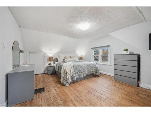 145 Bridgeport Road E, Waterloo, ON - Indoor Photo Showing Bedroom