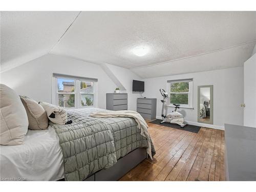 145 Bridgeport Road E, Waterloo, ON - Indoor Photo Showing Bedroom