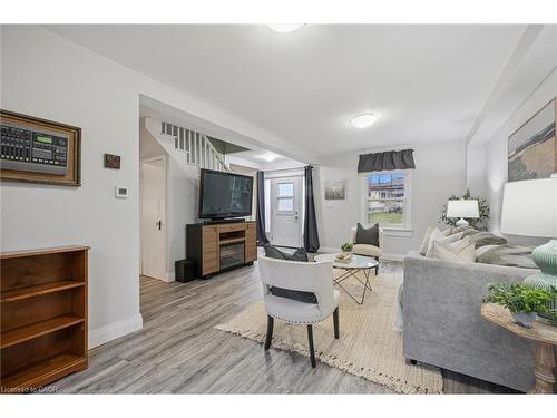 145 Bridgeport Road E, Waterloo, ON - Indoor Photo Showing Living Room