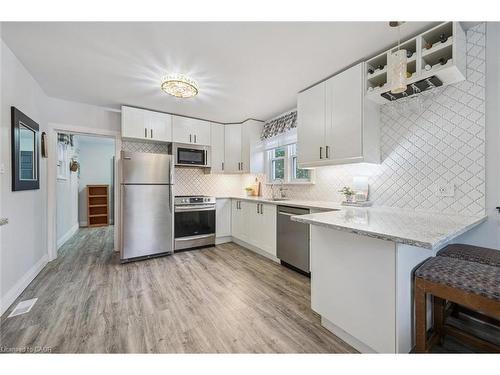 145 Bridgeport Road E, Waterloo, ON - Indoor Photo Showing Kitchen With Upgraded Kitchen