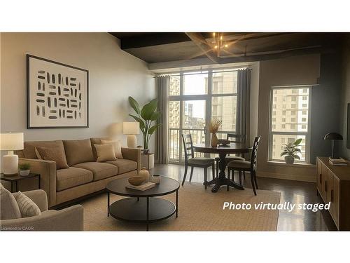 715-66 Bay Street S, Hamilton, ON - Indoor Photo Showing Living Room