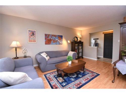 119 Gemini Drive, Hamilton, ON - Indoor Photo Showing Living Room