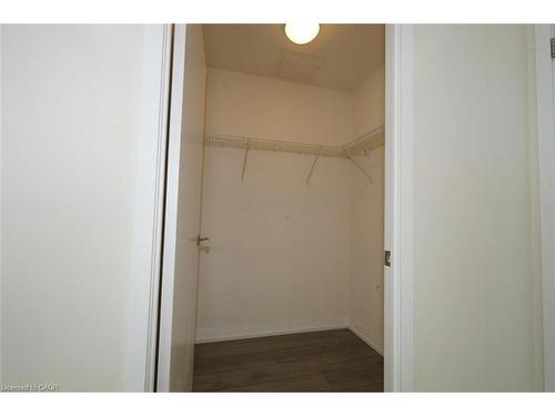 402-4011 Brickstone Mews, Mississauga, ON - Indoor