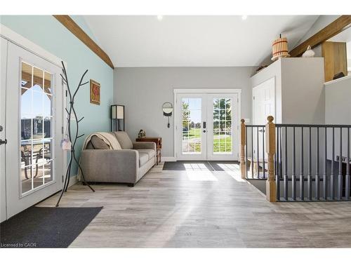 9043 Ridge Road, Niagara Falls, ON - Indoor