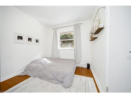 115 Welbourn Drive, Hamilton, ON - Indoor Photo Showing Bedroom