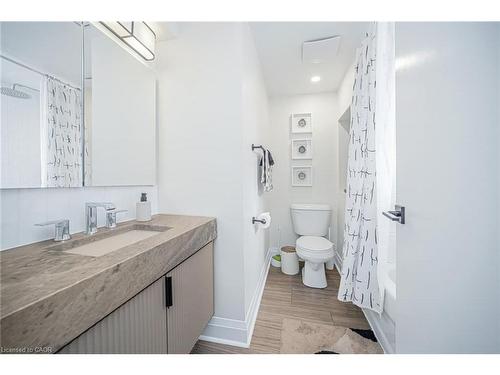115 Welbourn Drive, Hamilton, ON - Indoor Photo Showing Bathroom