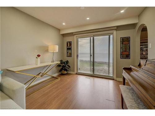 46 Seabreeze Crescent, Hamilton, ON - Indoor Photo Showing Other Room
