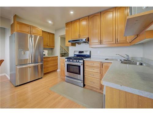 46 Seabreeze Crescent, Hamilton, ON - Indoor Photo Showing Kitchen