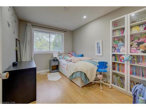 46 Seabreeze Crescent, Hamilton, ON - Indoor Photo Showing Bedroom