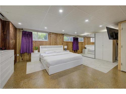 46 Seabreeze Crescent, Hamilton, ON - Indoor Photo Showing Bedroom