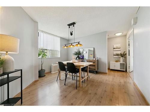 1110 Walden Circle, Mississauga, ON - Indoor Photo Showing Dining Room
