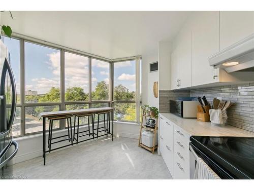 1110 Walden Circle, Mississauga, ON - Indoor Photo Showing Kitchen