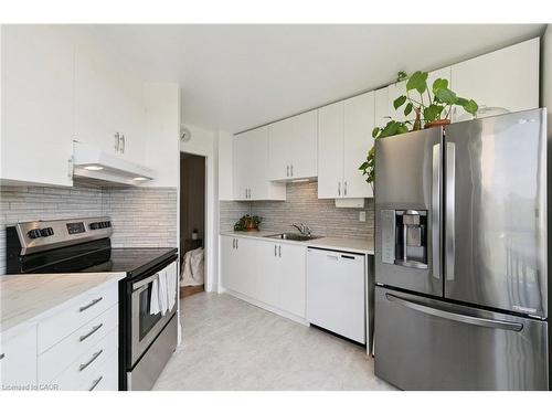 1110 Walden Circle, Mississauga, ON - Indoor Photo Showing Kitchen With Upgraded Kitchen