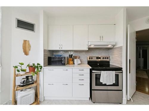 1110 Walden Circle, Mississauga, ON - Indoor Photo Showing Kitchen