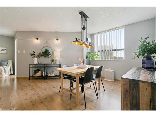 1110 Walden Circle, Mississauga, ON - Indoor Photo Showing Dining Room