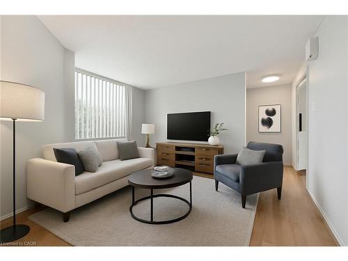 1110 Walden Circle, Mississauga, ON - Indoor Photo Showing Living Room
