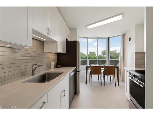 1110 Walden Circle, Mississauga, ON - Indoor Photo Showing Kitchen
