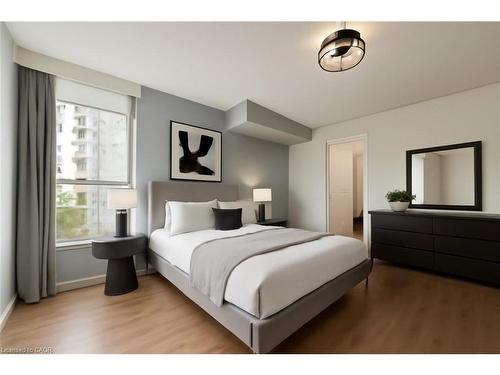 1110 Walden Circle, Mississauga, ON - Indoor Photo Showing Bedroom