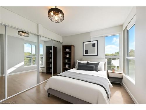 1110 Walden Circle, Mississauga, ON - Indoor Photo Showing Bedroom