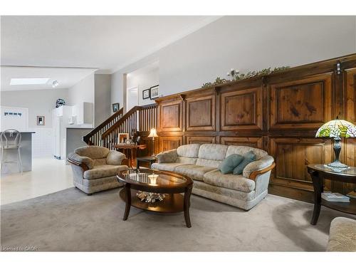 14 Marilyn Street, Grimsby, ON - Indoor Photo Showing Living Room
