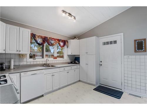 14 Marilyn Street, Grimsby, ON - Indoor Photo Showing Kitchen